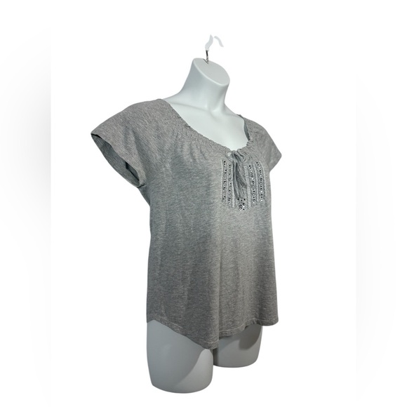N.W.D, Women’s Gray Short Sleeve Top With Embroidered Details, Medium - Picture 5 of 7